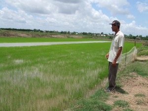 アヒルを呼ぶウオンさん