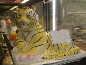 DSCF8077 ケーキ屋さんにも寅!